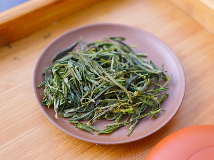 yellow-tea-leaves.jpg